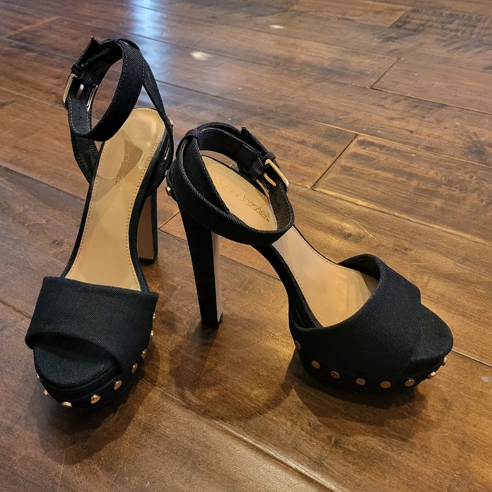 Shoe Dazzle Dark blue Denim Platform Heels with Gold Stud Detail